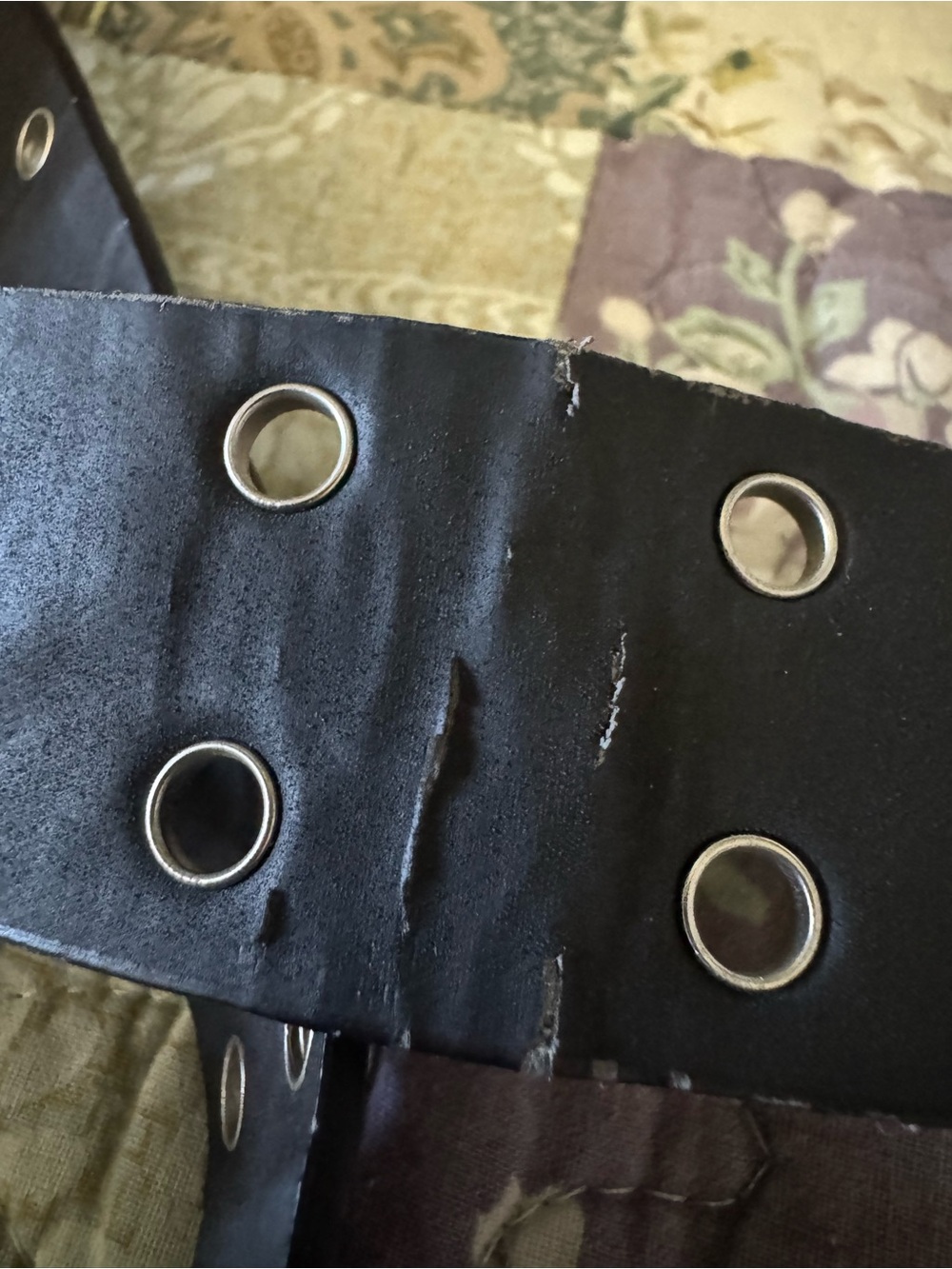 double eyelet belt - Picture 2 of 2